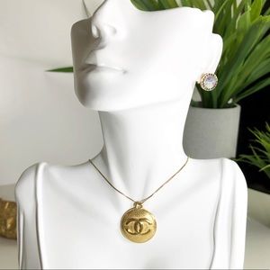 Chanel Authentic Round CC Logo Necklace Pendant 2” no chain